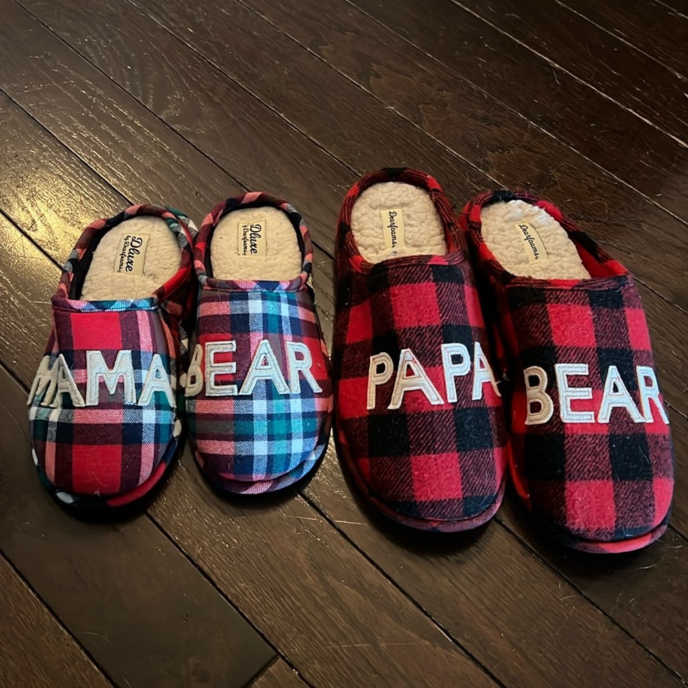 Mama bear ( size small 5-6 ) & Papa bear slippers ( size large 11-12 )